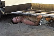 Chris bei seiner Lieblingsbesch&auml;ftigung im hei&szlig;en Sand